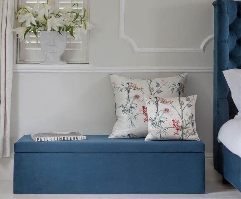 Phối Màu Sắc Và Kết Hợp Với Sofa Chính